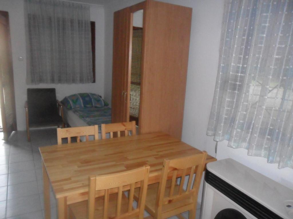 Emese Apartman Hajduszoboszlo Ruang foto