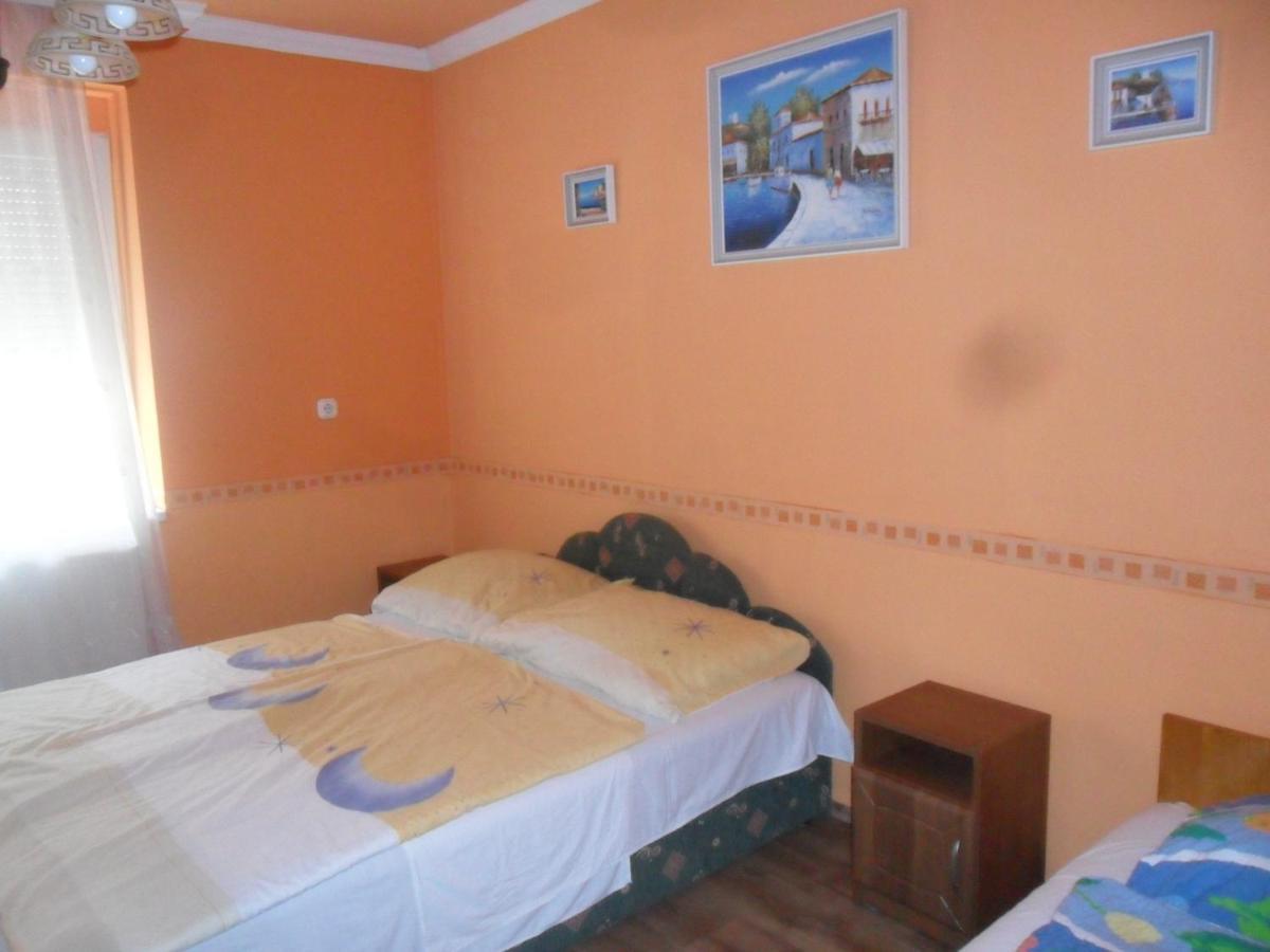 Emese Apartman Hajduszoboszlo Bagian luar foto